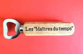 Décapsuleur, manche en bois "Les Maîtres du temps" 14 cm