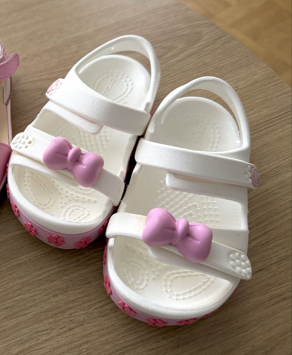 Crocs Scarpe per ragazze: Crocs with bowls size 24 – Usato da Engelburg venduto da Galena92
