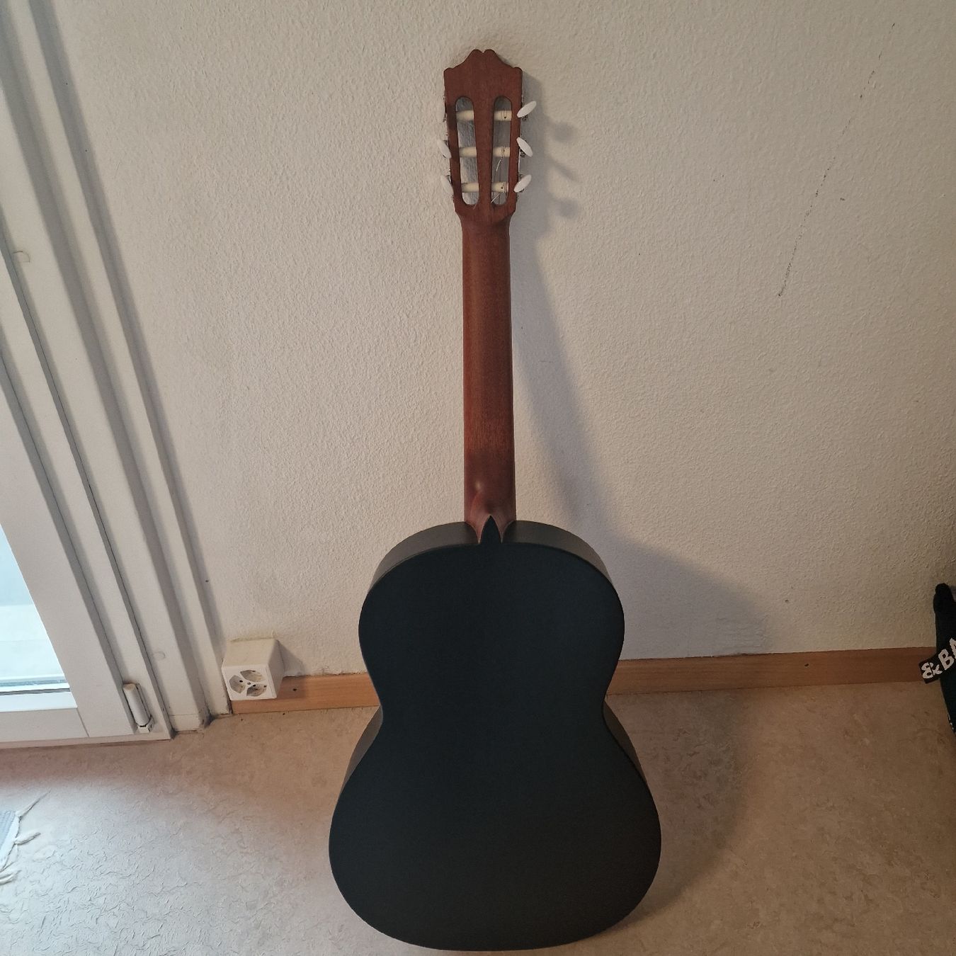 Musikinstrumente: Gitarre Cuenca Schwarz Matte – Gebraucht aus Zürich von Lelela 2