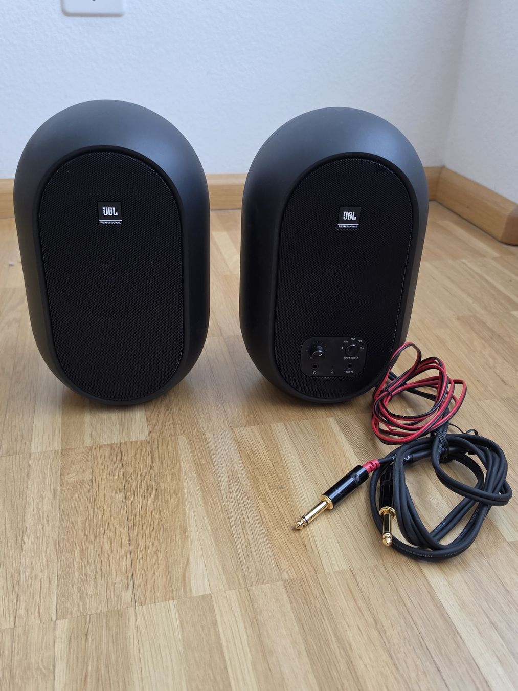 JBL Haut-parleurs: JBL Studiomonitore One Series 104 BT Monitore – D'occasion à Aesch BL par immon
