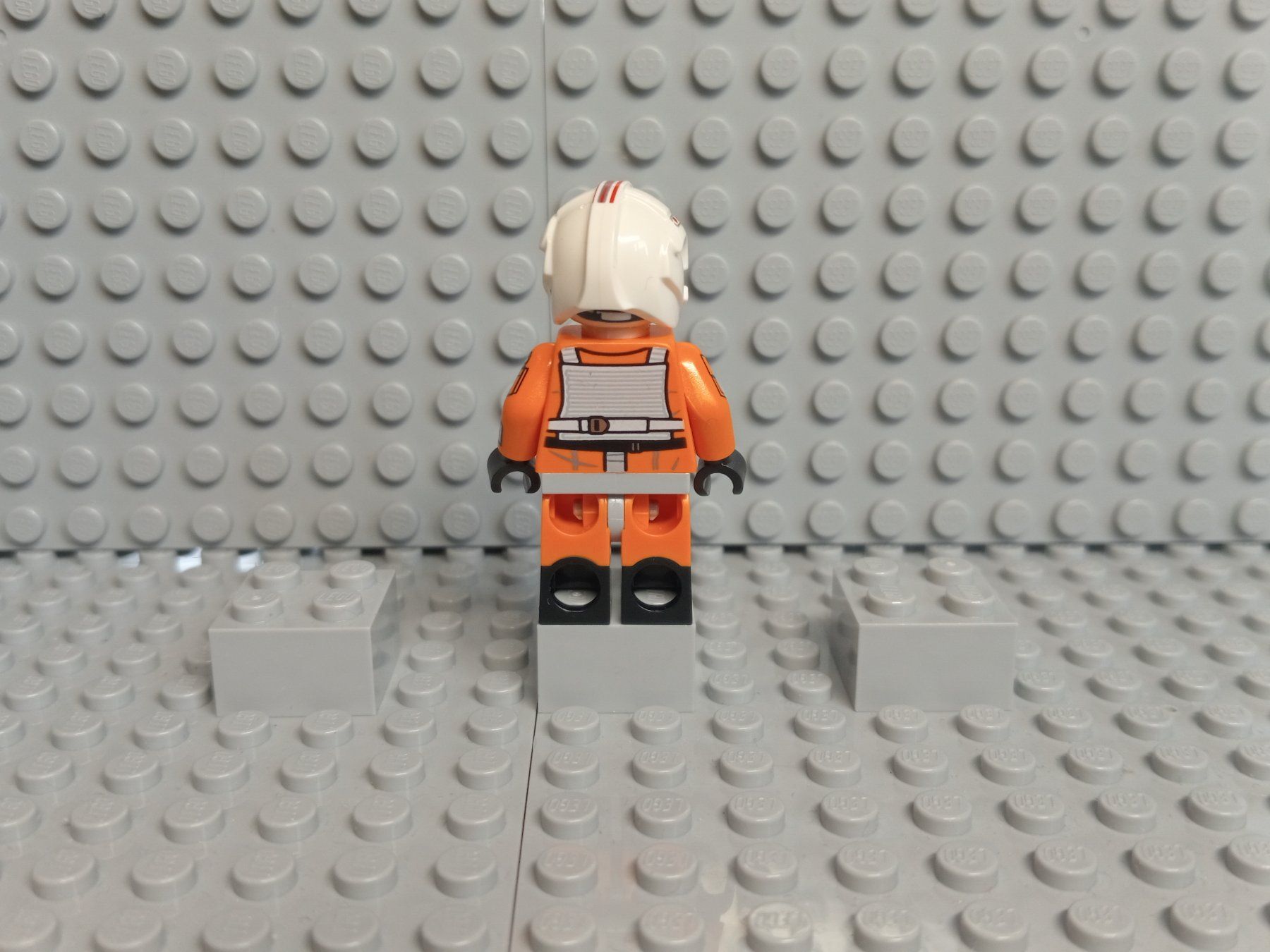 Lego Kit di costruzioni: Lego Star Wars - Luke Skywalker - Pilot – Nuovo (secondo la descrizione) da Arconciel venduto da breakout103 1