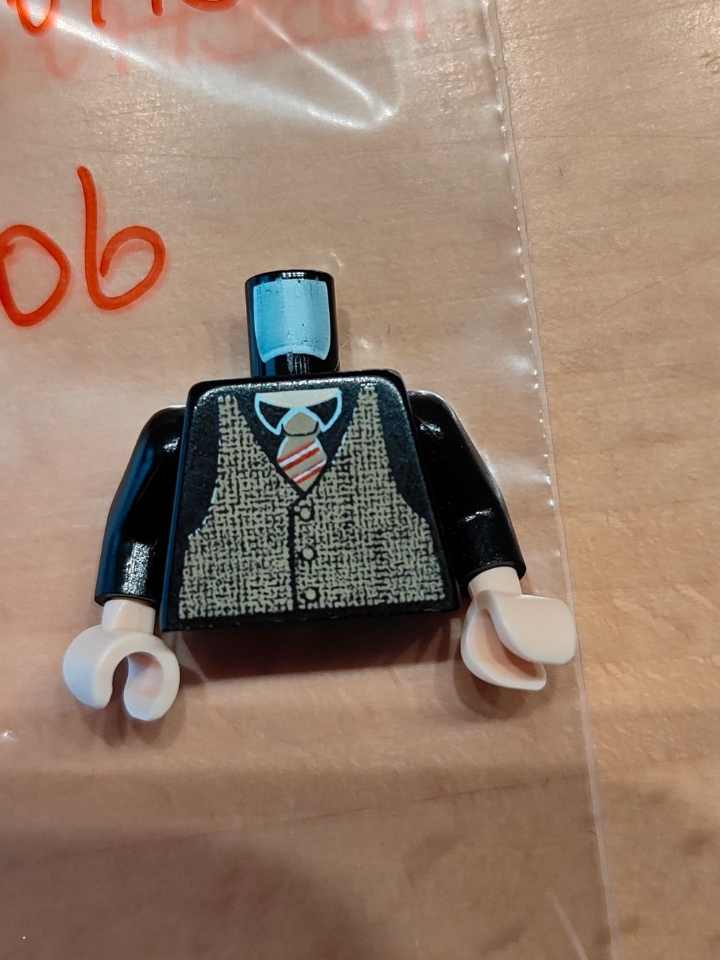 Lego Baukästen: Legofigur Torso  zu sr006   mit Armen /B81 – Gebraucht aus St. Gallen von Bisaknosp 1
