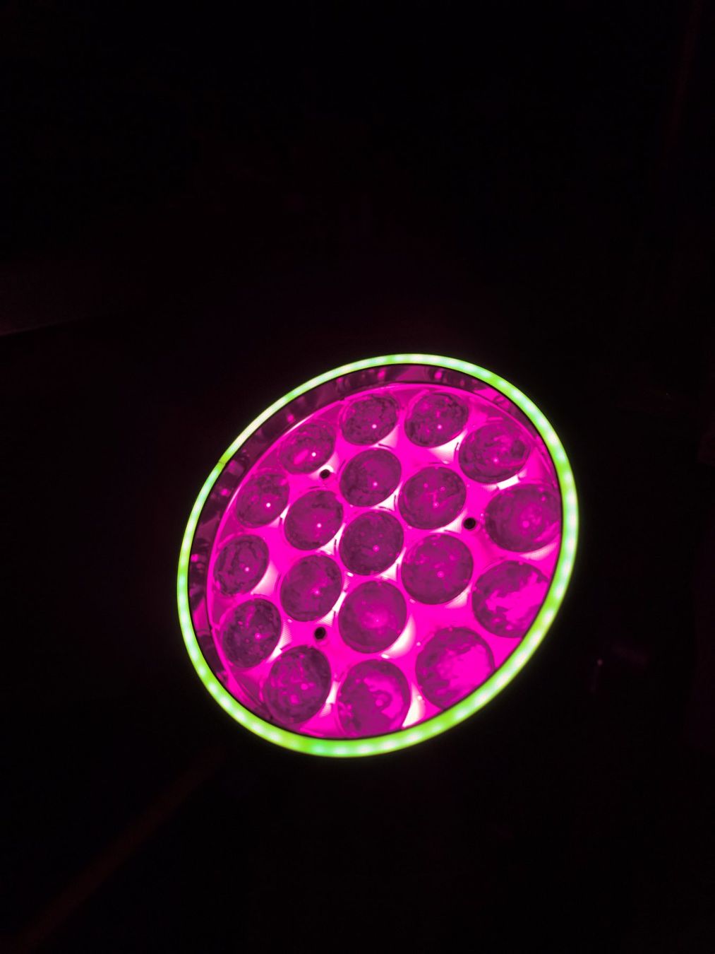 Lampade: 8 lyre wash avec ring led et 2 flightcase – Nuovo (secondo la descrizione) da Villarimboud venduto da Nico242 1