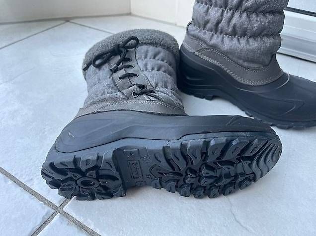 Chaussures femmes: Bottes d'hiver – D'occasion à Chevroux par ateca2017 1