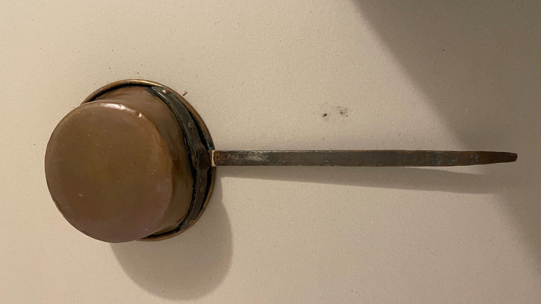 Tutte le decorazioni: Historische Schöpfkelle 2 L 67cm; D 24cm – Usato da Gelterkinden venduto da RemoViscardi