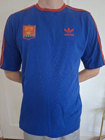 T-shirt Adidas vintage Équateur taille M en parfait état!