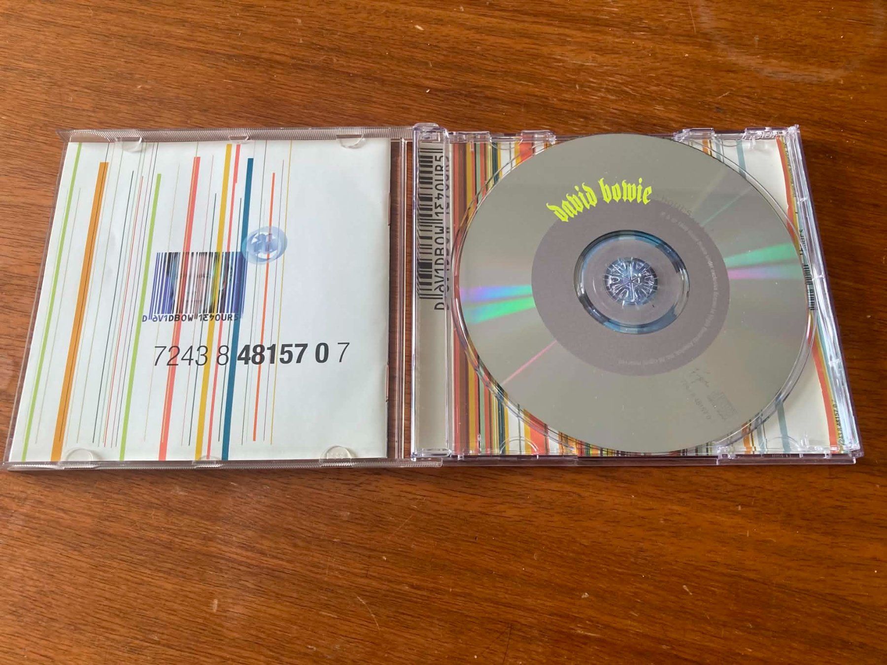 CDs: David Bowie – Hours... CD – D'occasion à Lausanne par sim_bc8q 2