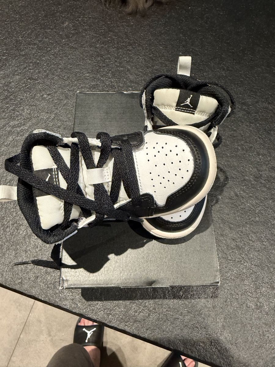 Jordan Schuhe für Jungen: Baskets Jordan 1 Mid Bebé Taille 6C – Neu und originalverpackt aus Villaz-St-Pierre von pepe86 2