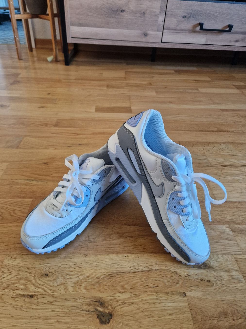 Nike Scarpe da donna: Nike AIR MAX 90 White/Grey – Usato da Therwil venduto da che_8yn7 1