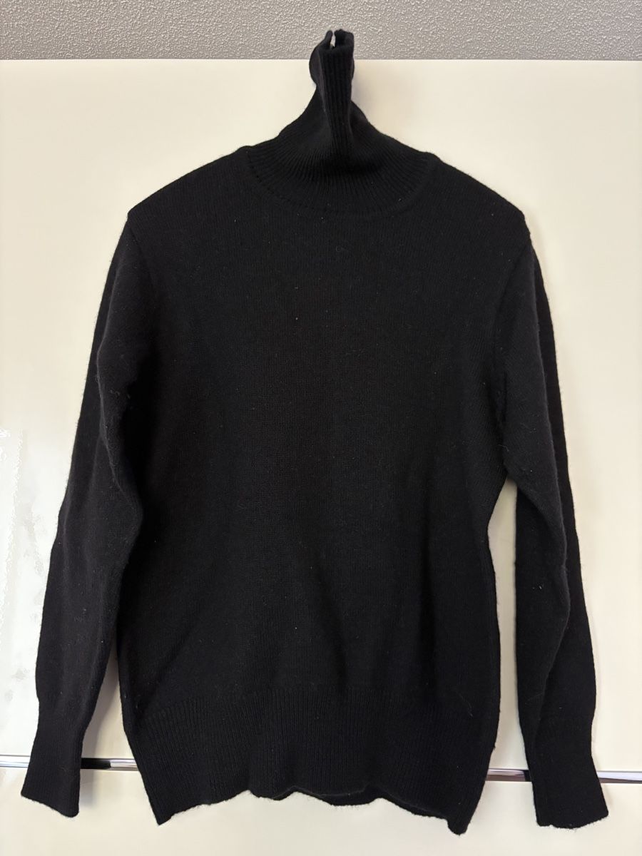 Maglioni & Felpe: Schwarzer Rollkragenpullover aus Wolle , Grösse S – Usato da Dübendorf venduto da chlinibetris