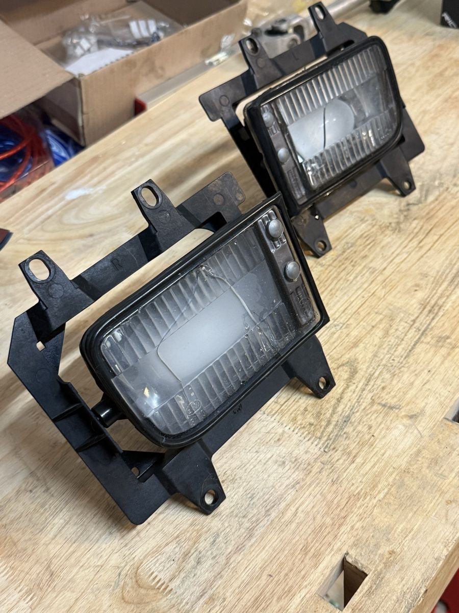 BMW Tutti pezzi di ricambio auto: Original Bmw e30 Nebelscheinwerfer aus Glas – Usato da Lachen SZ venduto da joe_jkx8