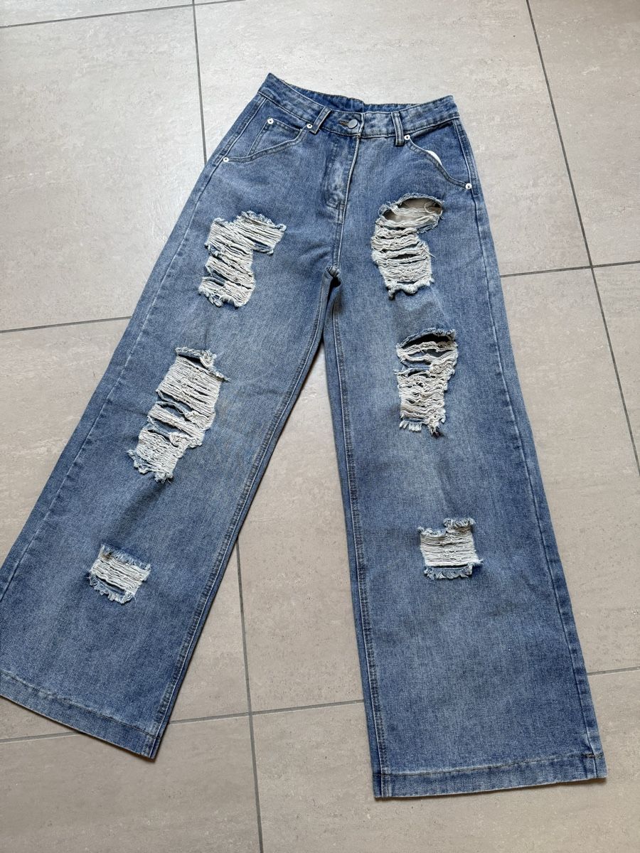 Jeans: Jeans mit Rissen – Neu (gemäss Beschreibung) aus Sigriswil von ck56