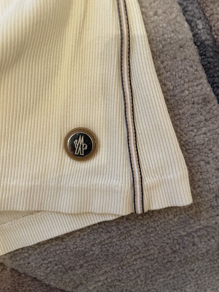 Moncler T-shirt: Edles Shirt, Rippenmuster, helles beige, M/L – Usato da Payerne venduto da Cosch 4