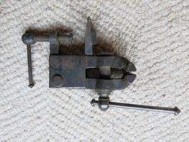 kleiner antiker Schraubstock - uhrenmacher Goldschmied ?!