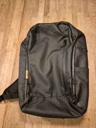 Praktischer, neuwertiger Laptop Rucksack von Aridza Bross
