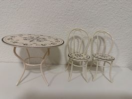 Puppenhausmöbel - Set Tisch mit zwei Stühlen