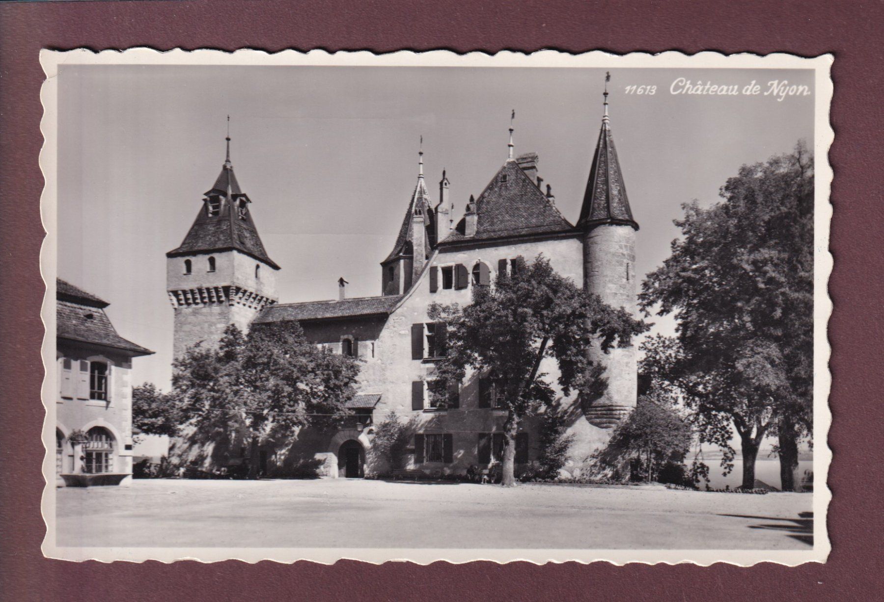Ansichtskarten: Château de NYON - 1951 – Gebraucht aus Pully von nicecards