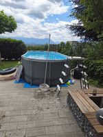 Poolbecken mit Leiter