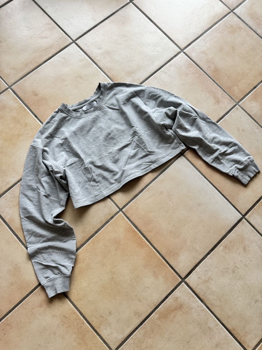 Bershka Maglioni & Felpe: crop top bershka gris – Usato da Lonay venduto da nei_79jc 2