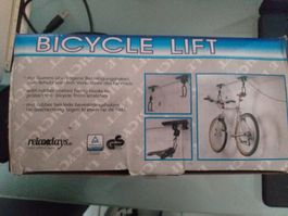 Fahrrad-Aufhängung mit Lift