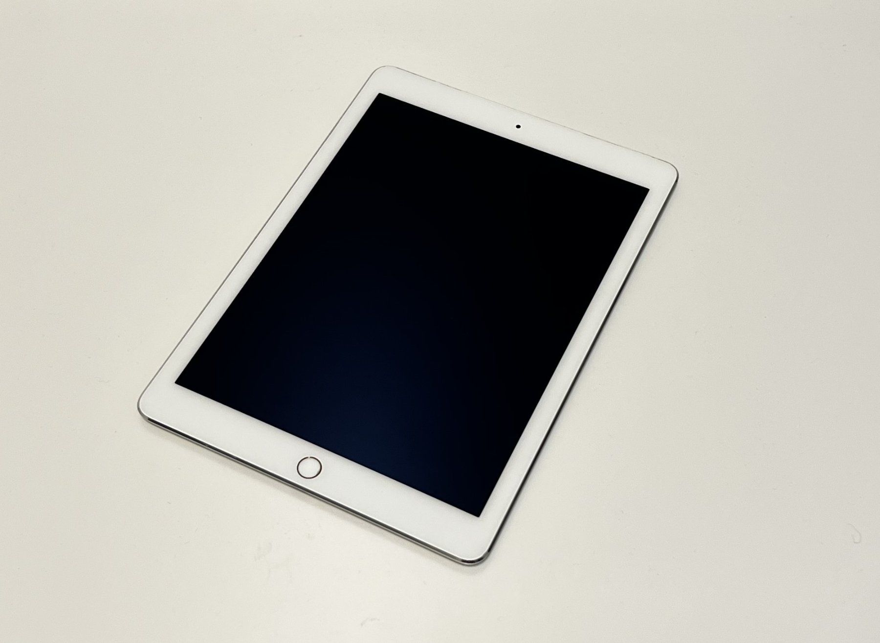Apple Tablet PC: iPad Air 2 Wi-Fi + Cellular 64gb – Usato da Delemont venduto da Nova-Goods 4