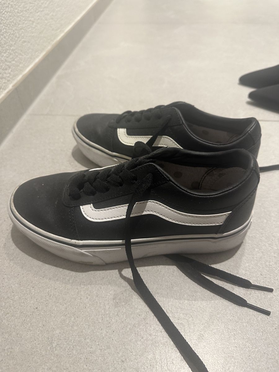 Vans Scarpe da uomo: Schwarze Leder Optik Vans – Nuovo (secondo la descrizione) da Ottenbach venduto da Irinaberther