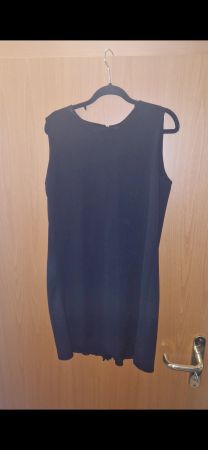 Schönes schwarzes Kleid