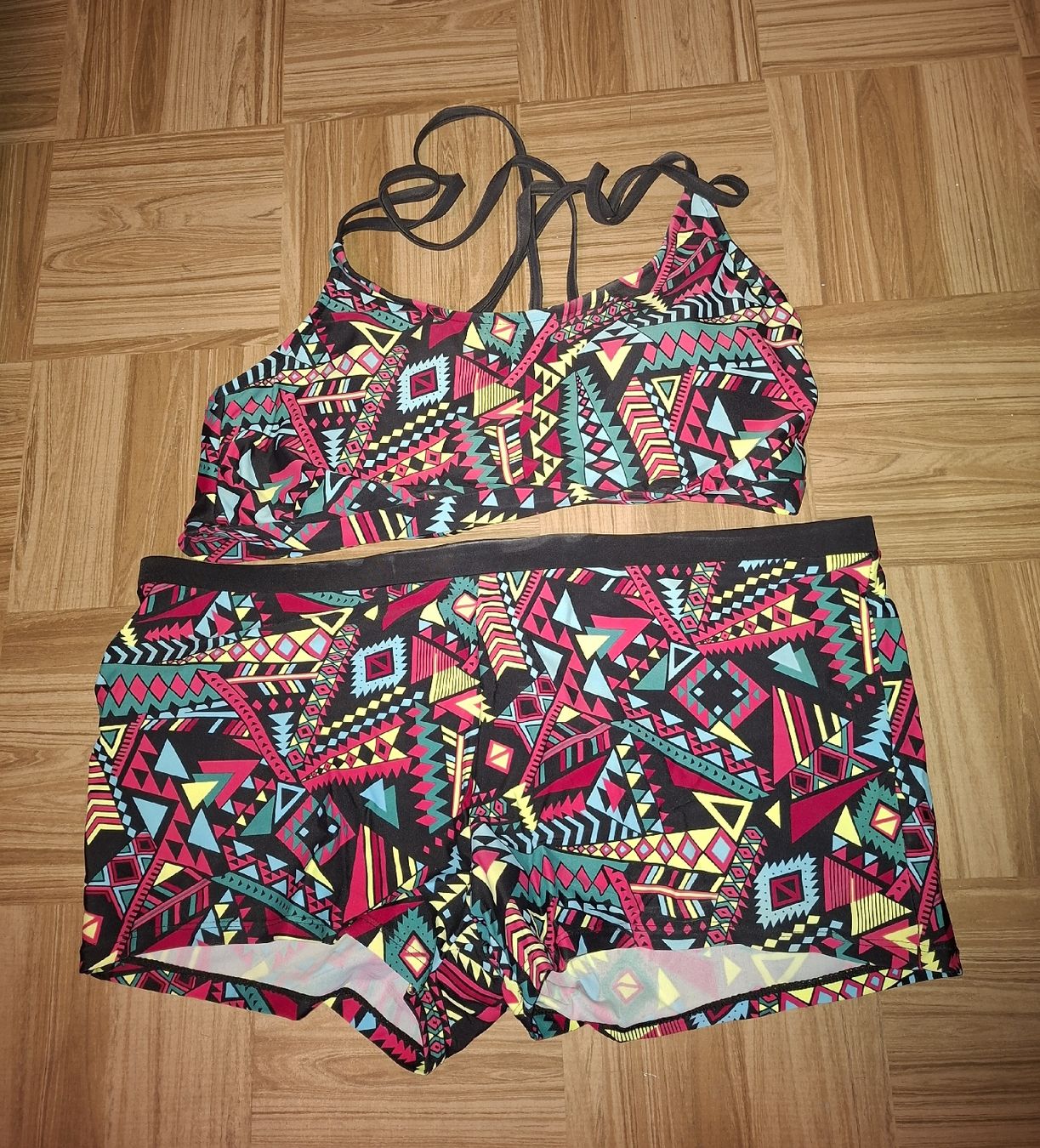 Badekleider & Bikinis: Tankini 3 Teilig – Gebraucht aus Unterbäch VS von Nifadi