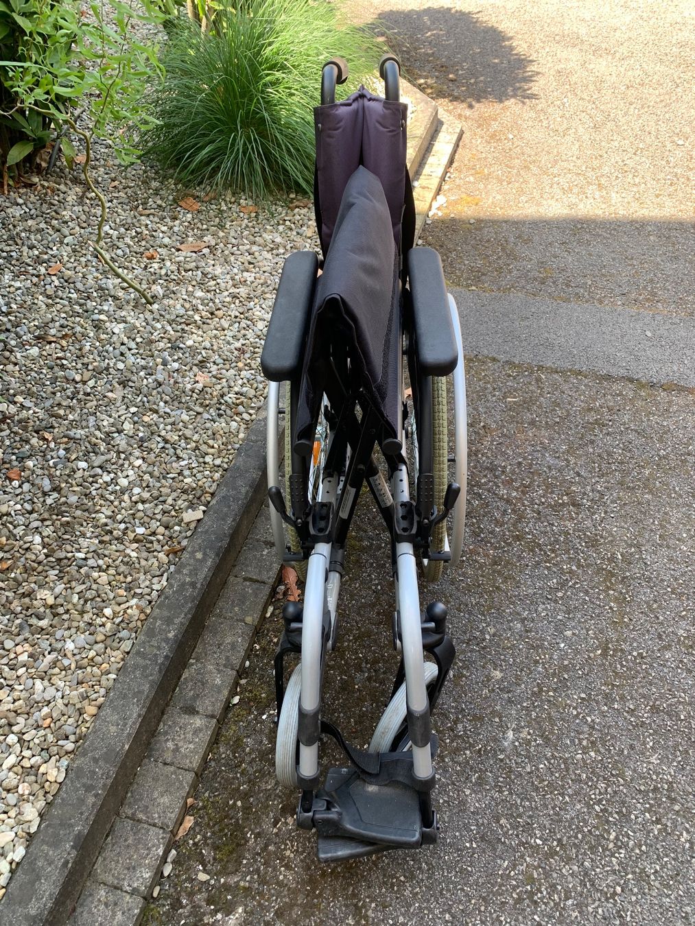 Sedie a rotelle: Fauteuil roulant Breezy, bon état, pliable – Usato da Vessy venduto da Panpan2 5