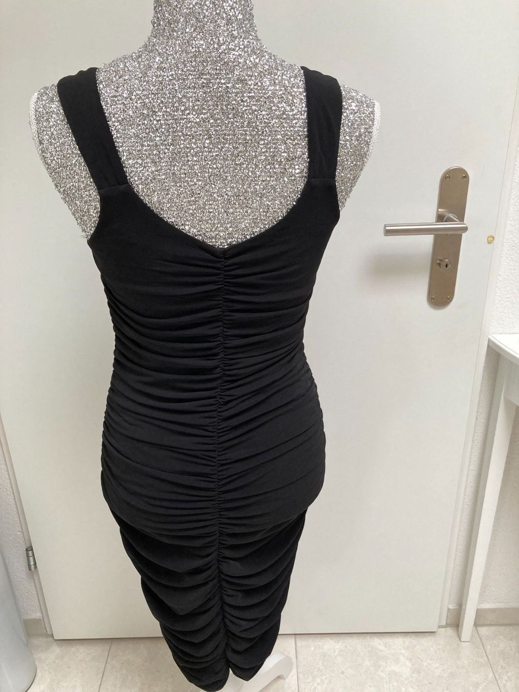 Kleider: Kleid Abend/Cocktailkleid schwarz 36 – Gebraucht aus Glattpark (Opfikon) von Pangie 1