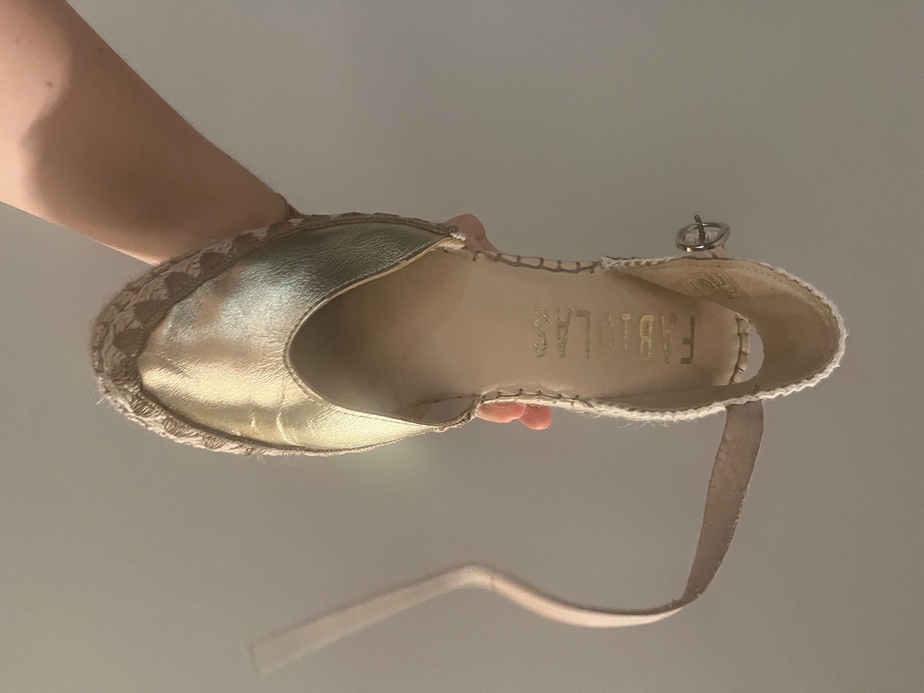 Scarpe da donna: Fabiolas Metallic Leather Espadrille With Wedge Heel – Nuovo (secondo la descrizione) da Sorengo venduto da cle_p7z5 7