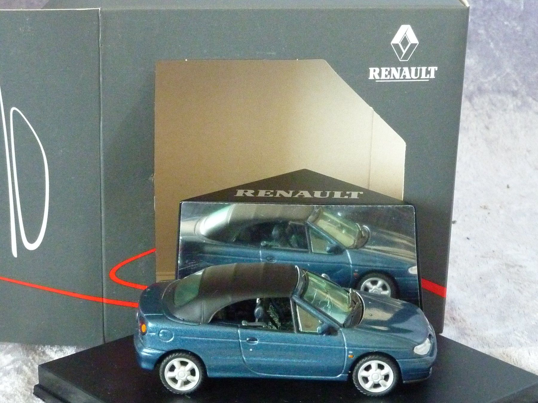 Renault Modellini d'auto: Renault Megane Cabriolet  1:43 – Nuovo e nell'imballaggio originale da Dürrenäsch venduto da modellautos4you