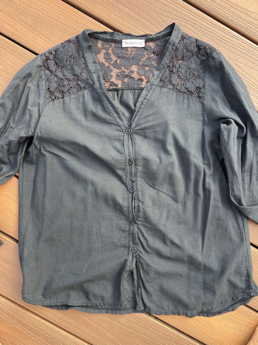 Blusen: Neuwertige Bluse mit Spitzen, New Collection,  Gr. One Size – Neu (gemäss Beschreibung) aus Oeschgen von Elmermo 2