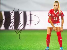 Alisha Lehmann - Original in person Autogramm auf Foto