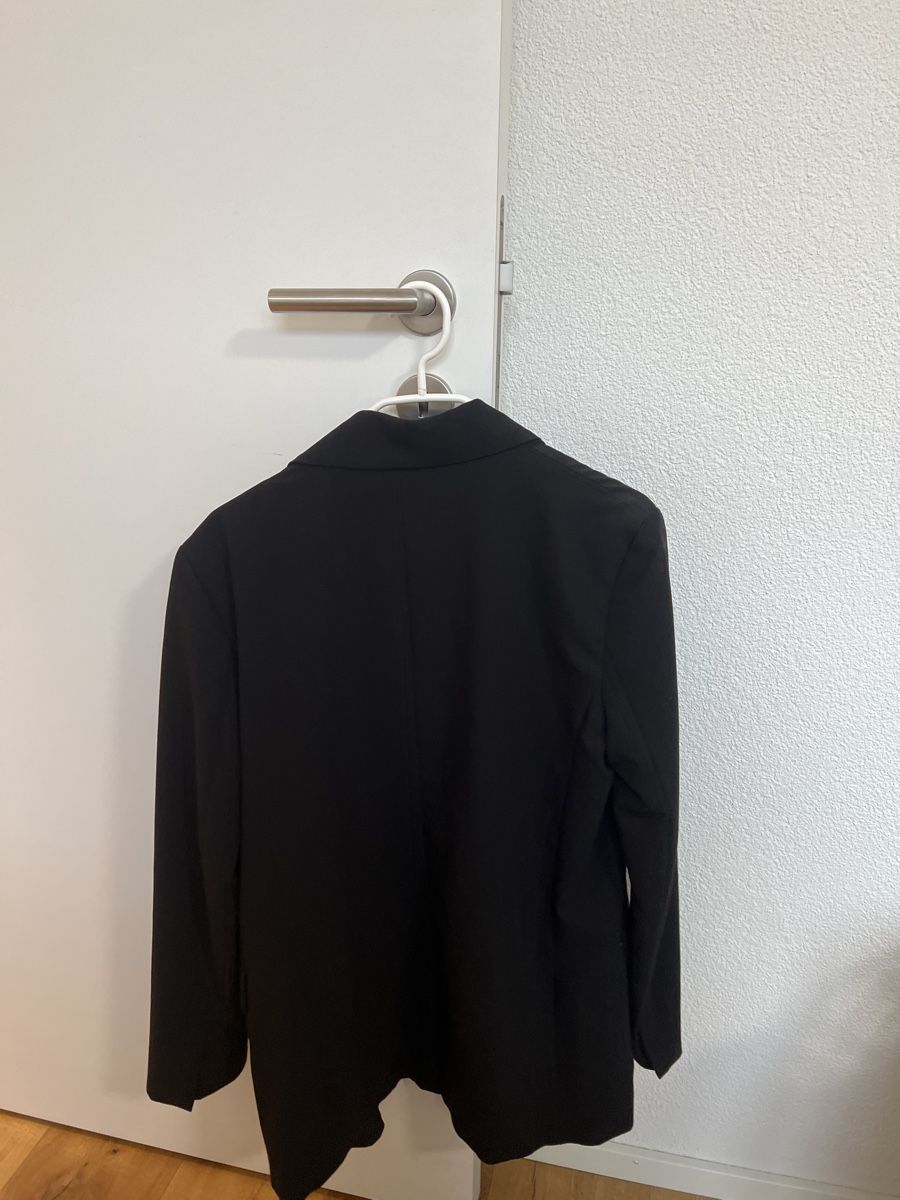 Bershka Jacken: Schwarzer Blazer Grösse S von Bershka – Gebraucht aus Feldbrunnen von soon-nam 2