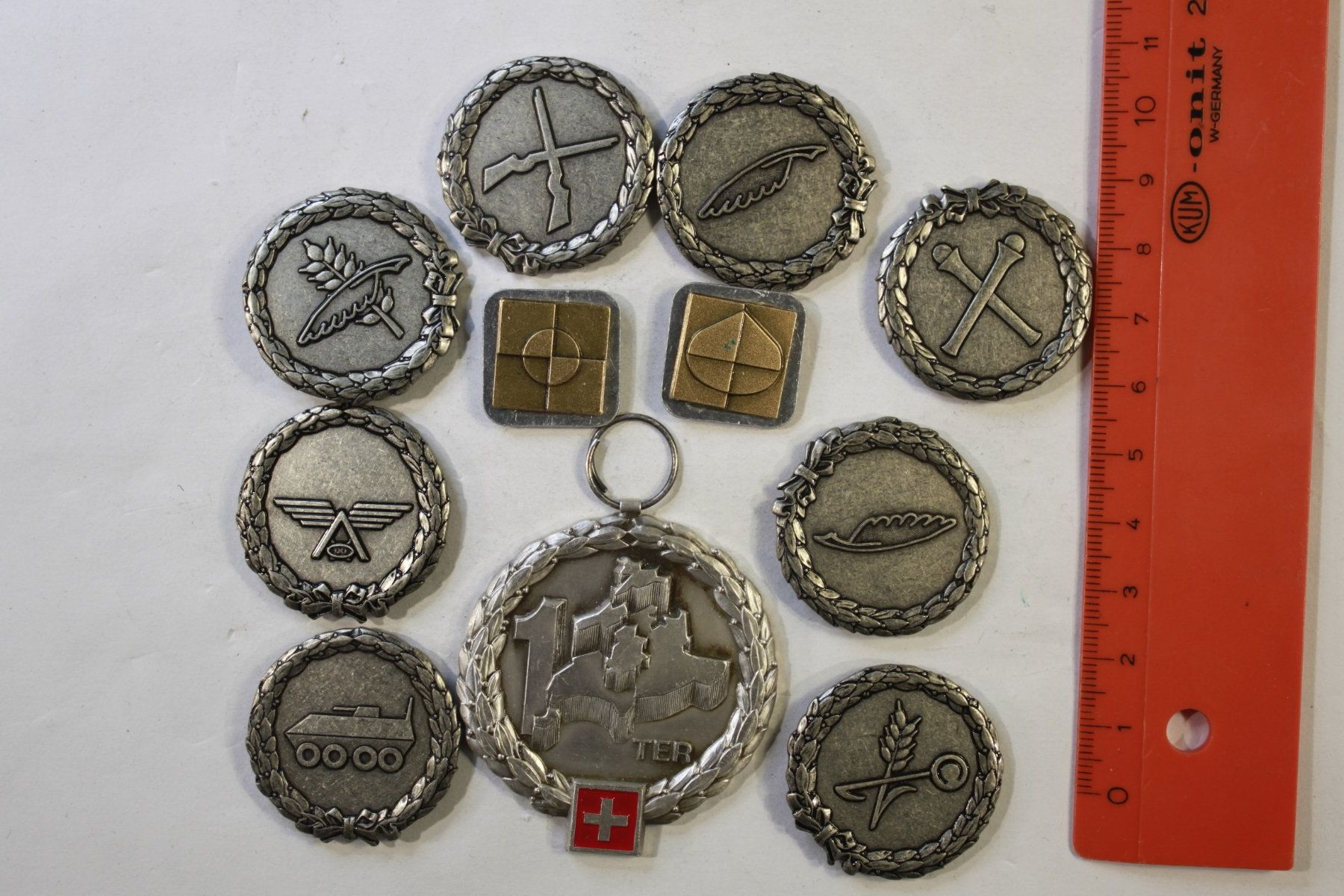Armée suisse Plaquettes & Badges: lot insignes Suisse – D'occasion à La plaine par 762