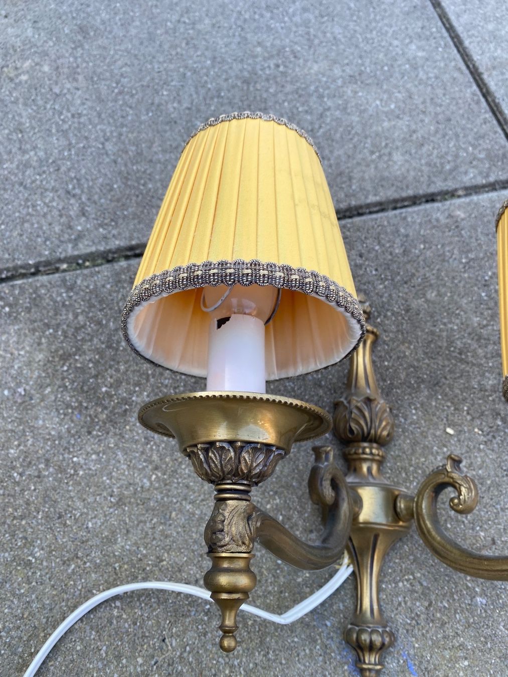 Lampen: Alte Wandlampe Messing (zweiarmig) – Gebraucht aus Golaten von  1