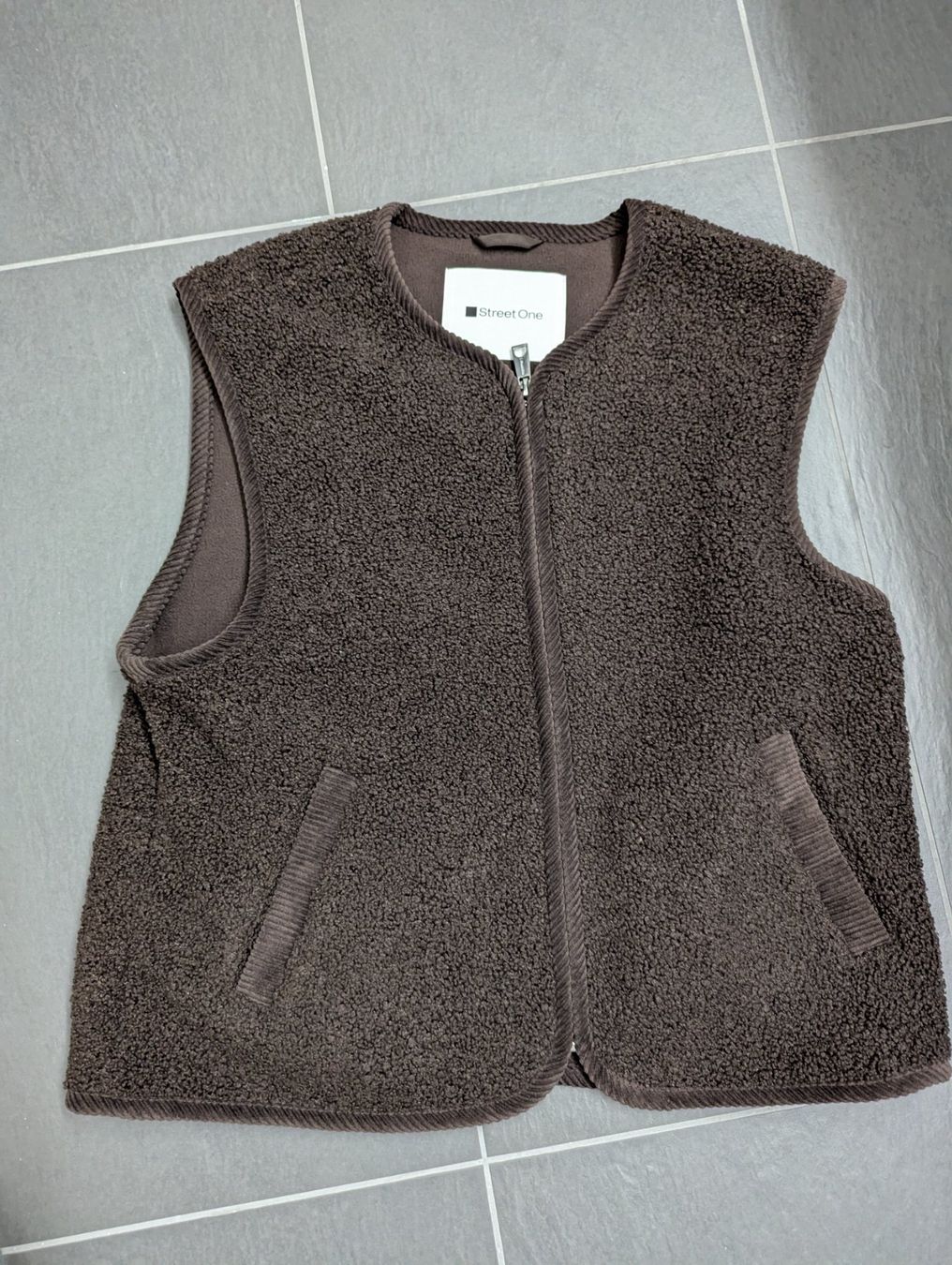 Gilets & Westen: Teddy Weste – Gebraucht aus Aesch ZH von DanKe03