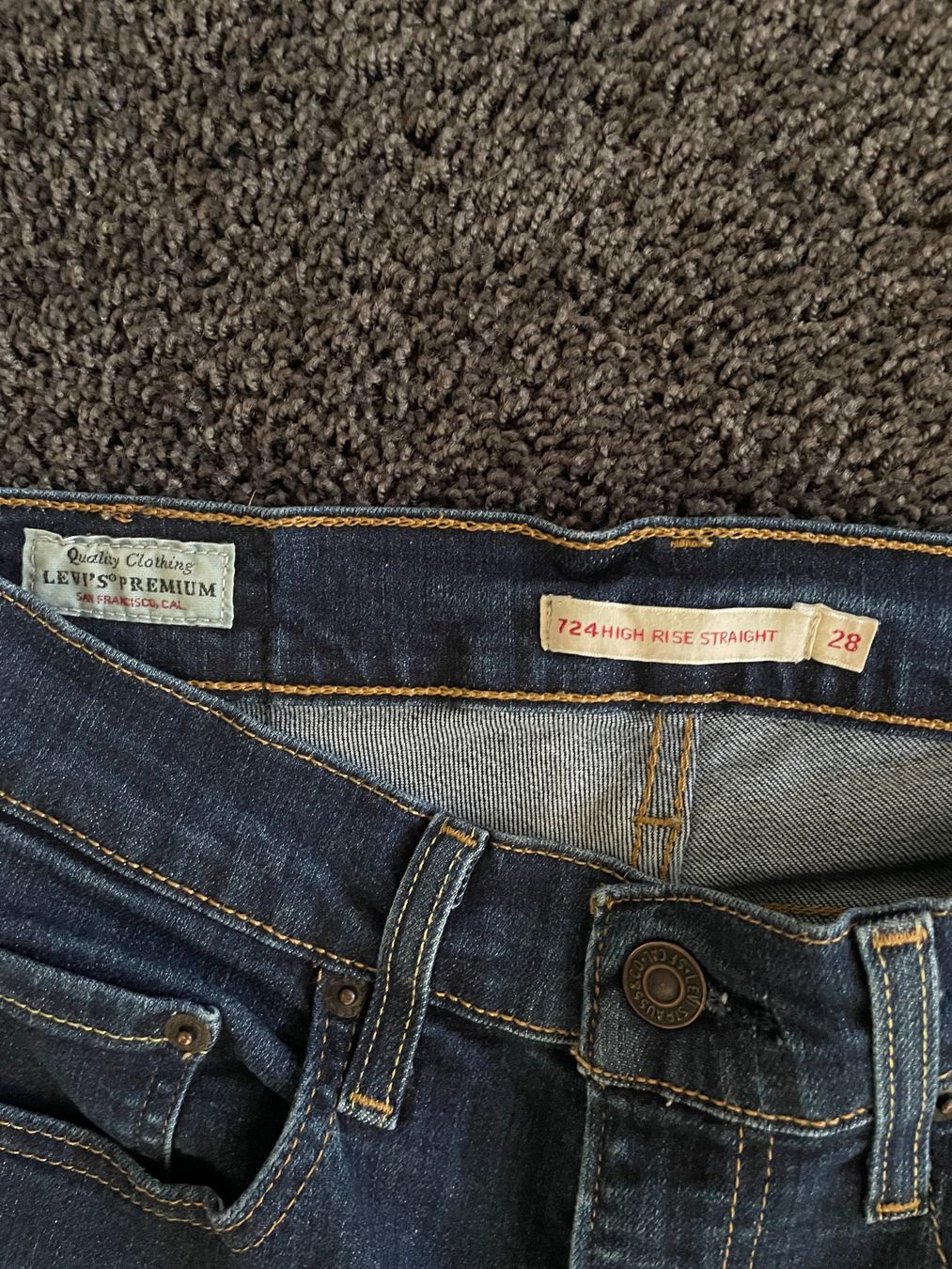 Levi's Jeans: Levis 724 High Rise Straight W28 L30 – Gebraucht aus Aarau von Sonne7274 2