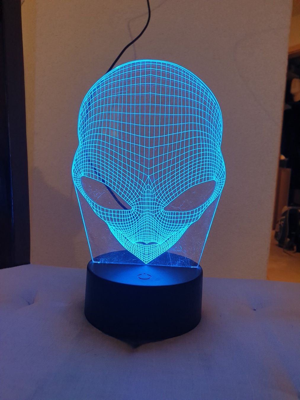 Lampen: Tête d'alien illuminé LED – Gebraucht aus Courtelary von  5