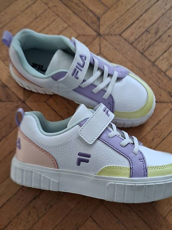 Scarpe per ragazze: Schuhe Sneakers – Usato da Zürich venduto da Schneemaah