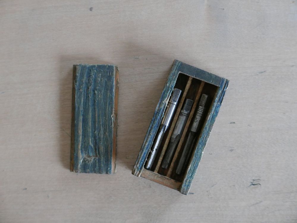 Tous les outils: ALTE GEWINDESCHNEIDER IM ORIGINALER HOLZSCHATULLE – D'occasion à Balgach par Zwischenraum 2