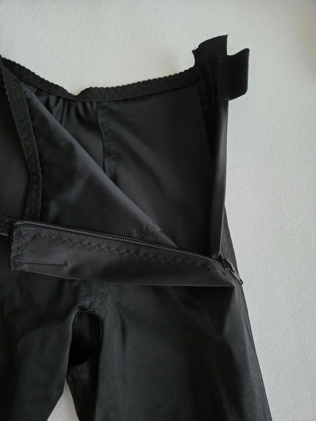 Appareils médicaux: Lipoelastic Kompression Hose Gr M neu – Neuf (Voir description) à Port par Darialina 3