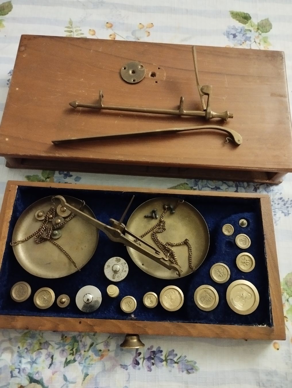 Bilance e pesi: Antike Messing-Präzisionswaage mit Gewichten – Usato da Ostermundigen venduto da Dinge1 4