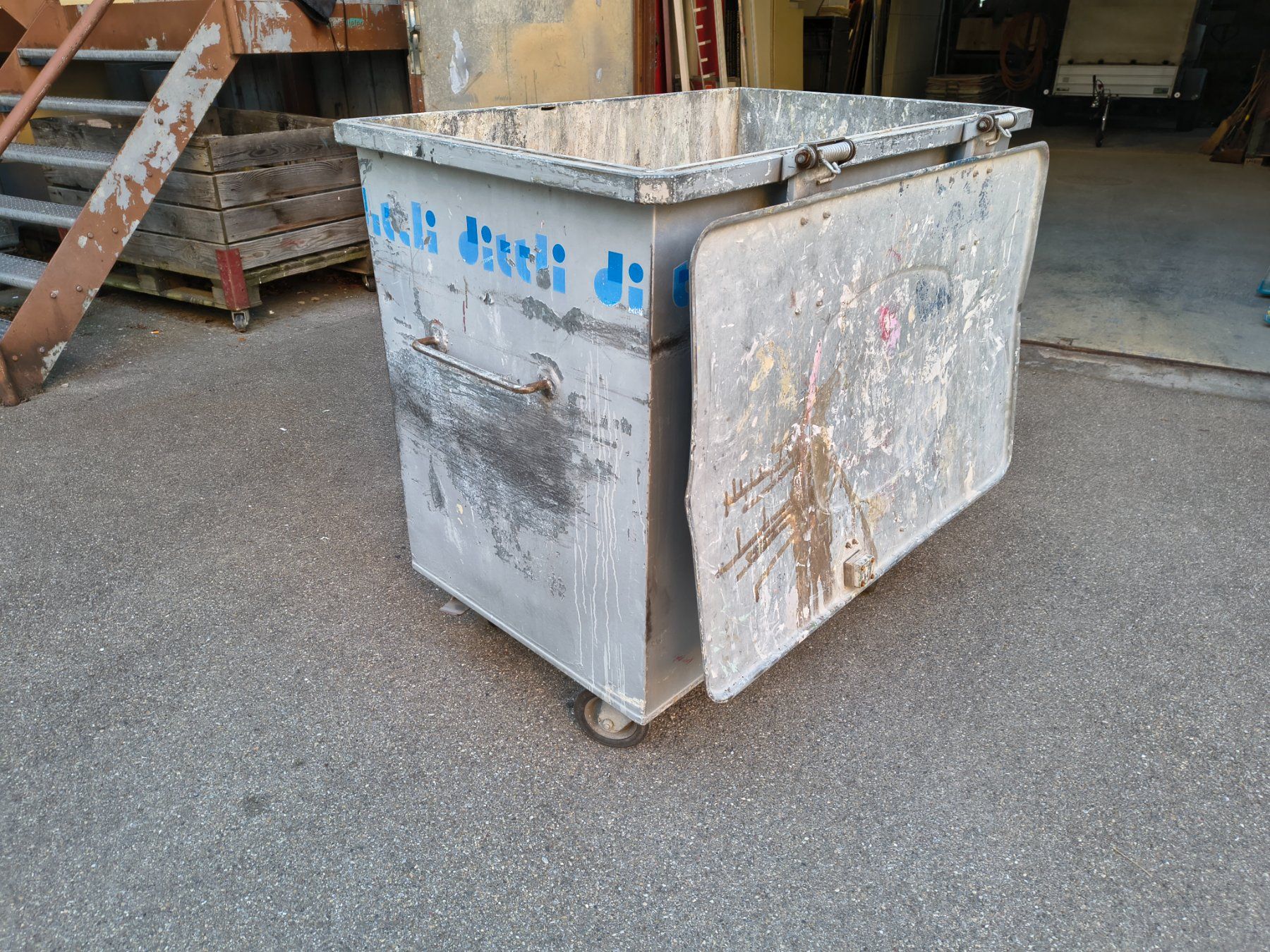 Autres articles bureau & commerces: Abfallcontainer / Müllcontainer / aus Metall gebraucht – D'occasion à Uster par 4schtroumpfs 3