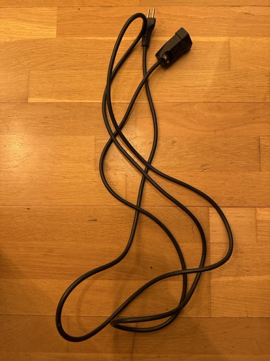 Cavi: Schwarzes Stromkabel mit Stecker Typ J - Top Zustand! – Usato da Basel venduto da mik_tm6m 1