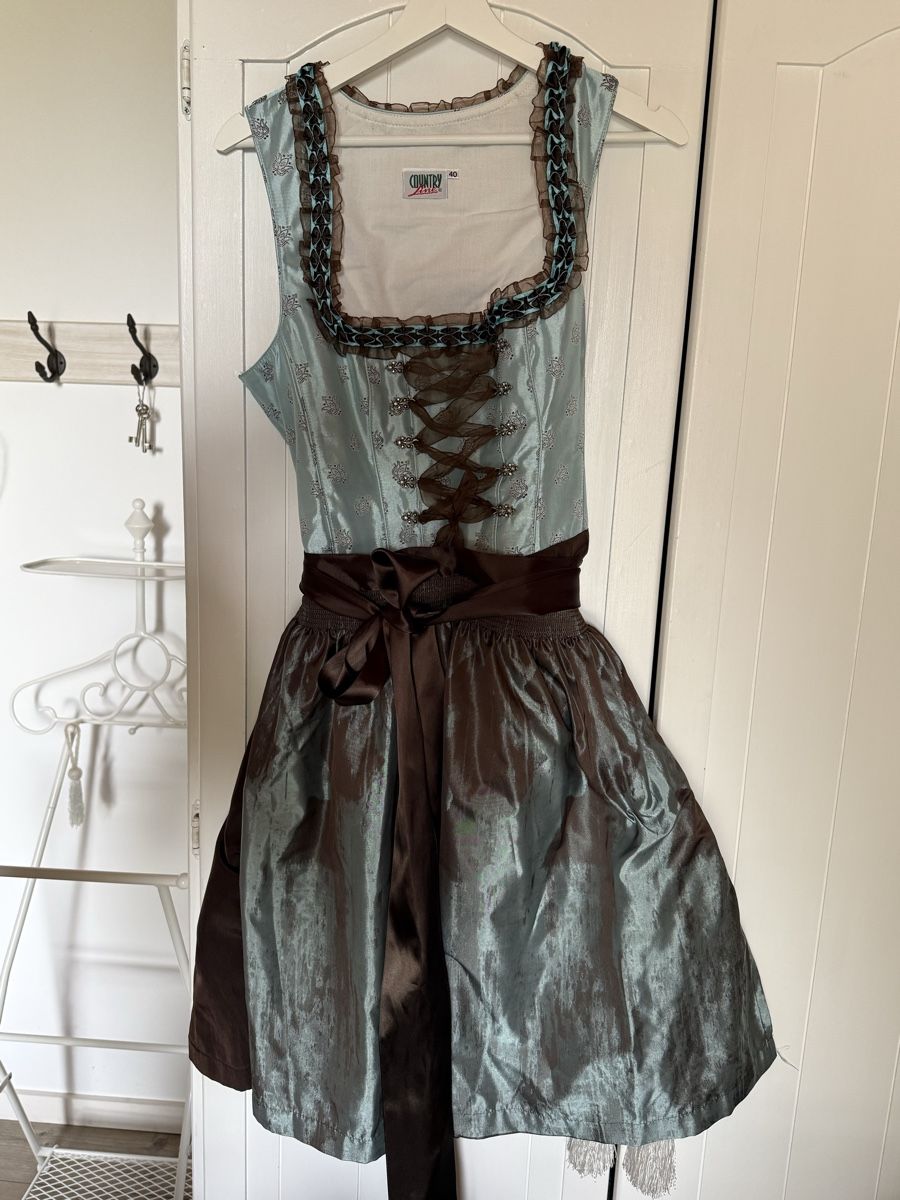 Vestiti: Dirndl  – Usato da St. Gallen venduto da Tumbleweedy