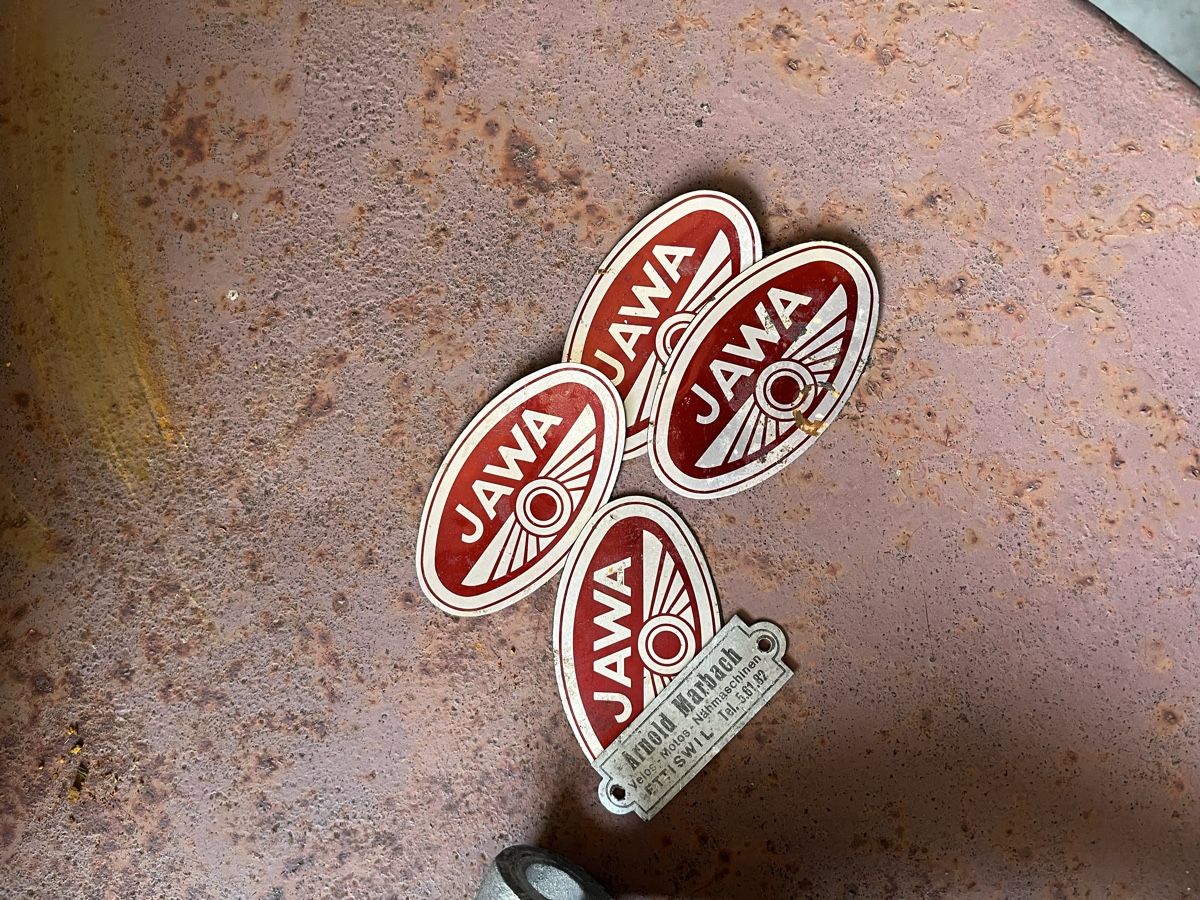 Jawa Tutti i ricambio per moto: Jawa Oldtimer Teile Konvolut - Tank, Ständer, Embleme – Usato da Schötz venduto da RcK1994 8