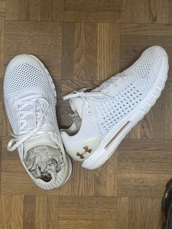 Scarpe da uomo: Under Armour sneakers flyknit Weiss Grösse 40.5 – Usato da Chur venduto da LeyDi.Lela