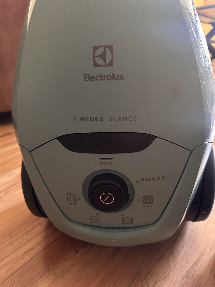 Electrolux Aspirapolveri & Accessori: Electrolux Pure D8.2 Silence Staubsauger, grau – Usato da Donzhausen venduto da Idusty 1